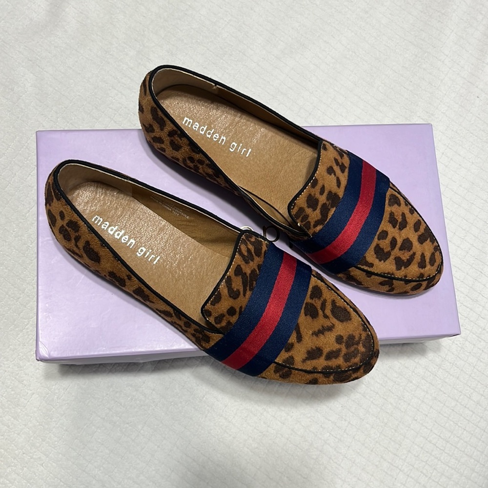 Brand New Cheetah Flats with Stripe Detailing.